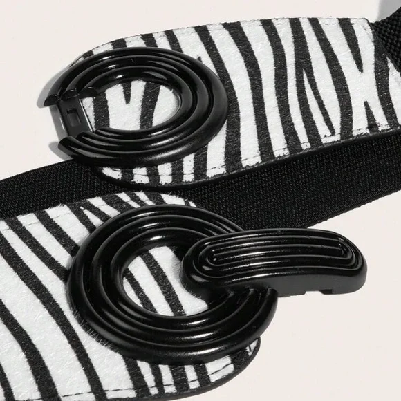 0- 3 .Stylish Black and White Zebra waistband Print Belt synthetic fur. - Picture 3 of 11